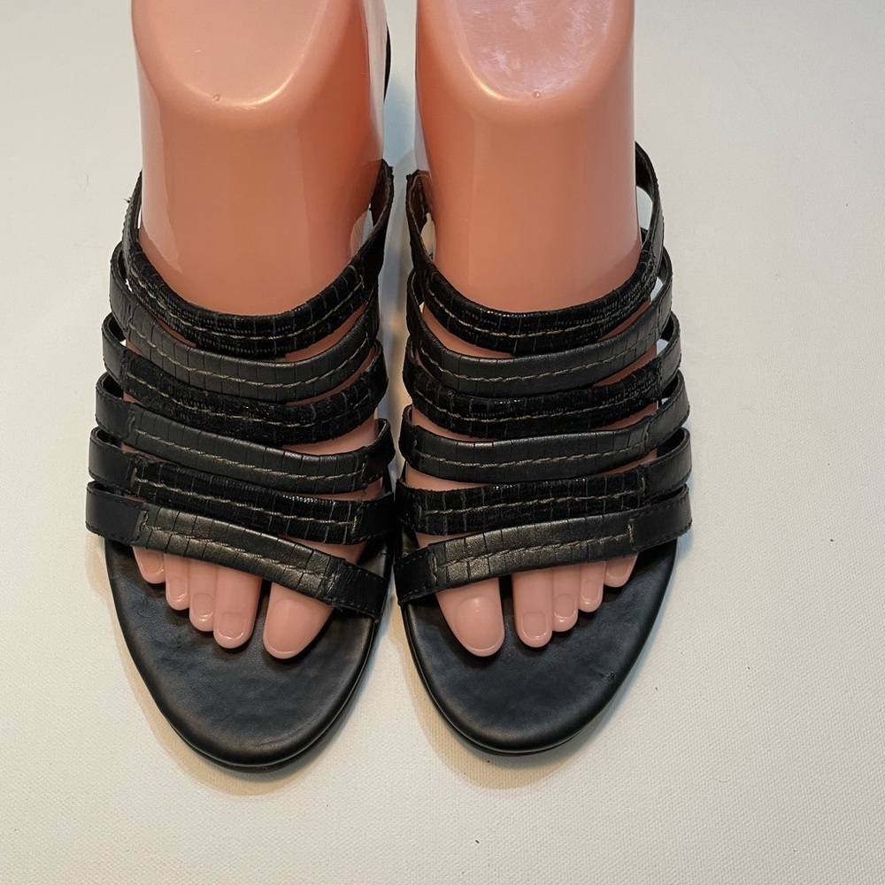 Earth Black  Strappy Sandals Size 9B SB-AO